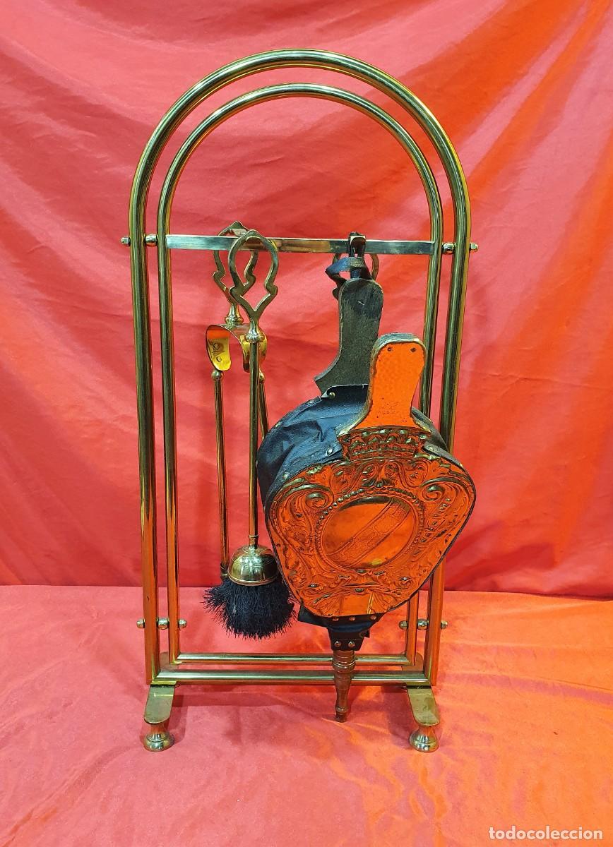 Antig&uuml;edades: JUEGO DE ACCESORIOS CHIMENEA DE LATON - Foto 1