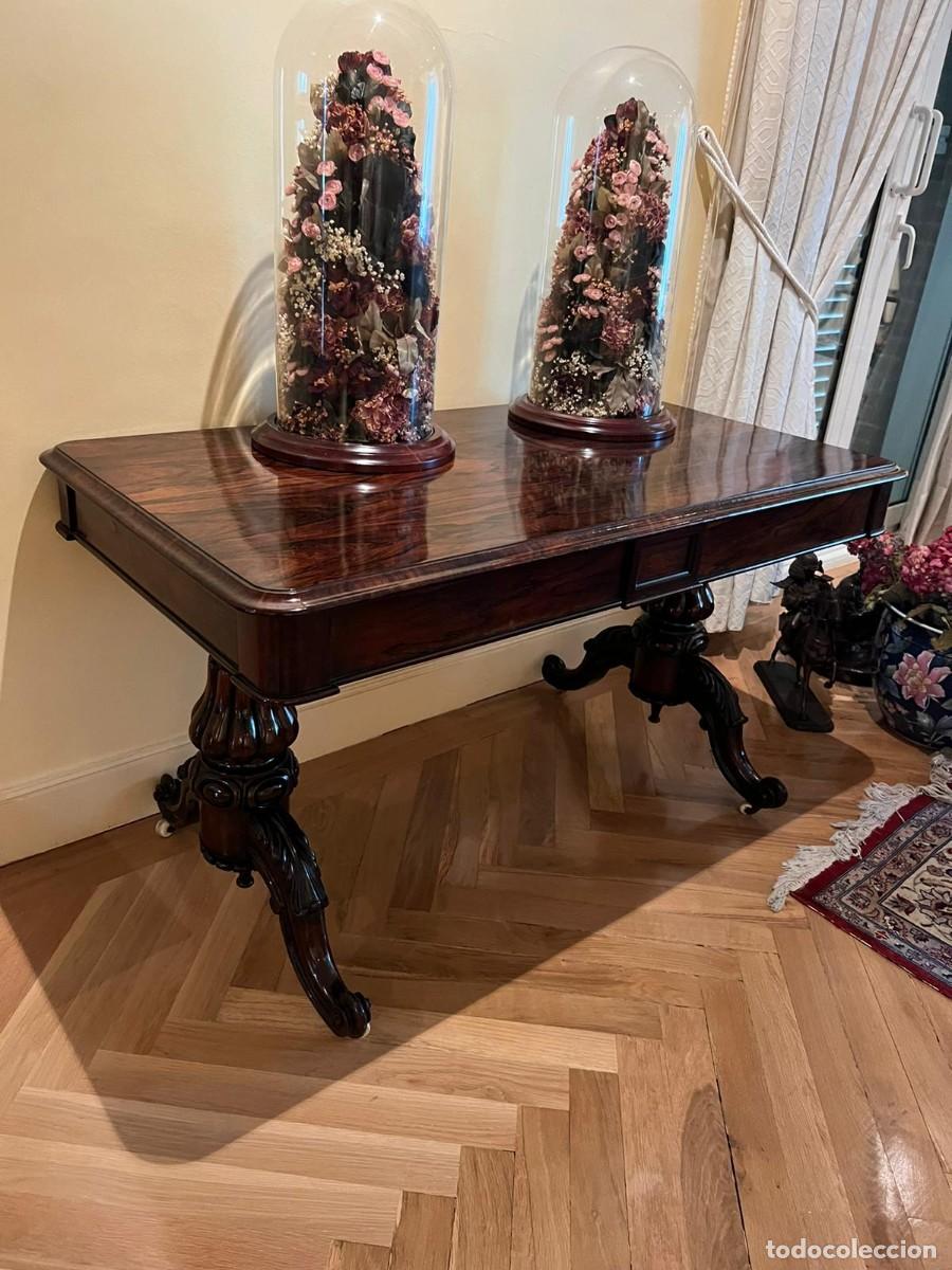 Antig&uuml;edades: Mesa en caoba con ruedas. - Foto 2
