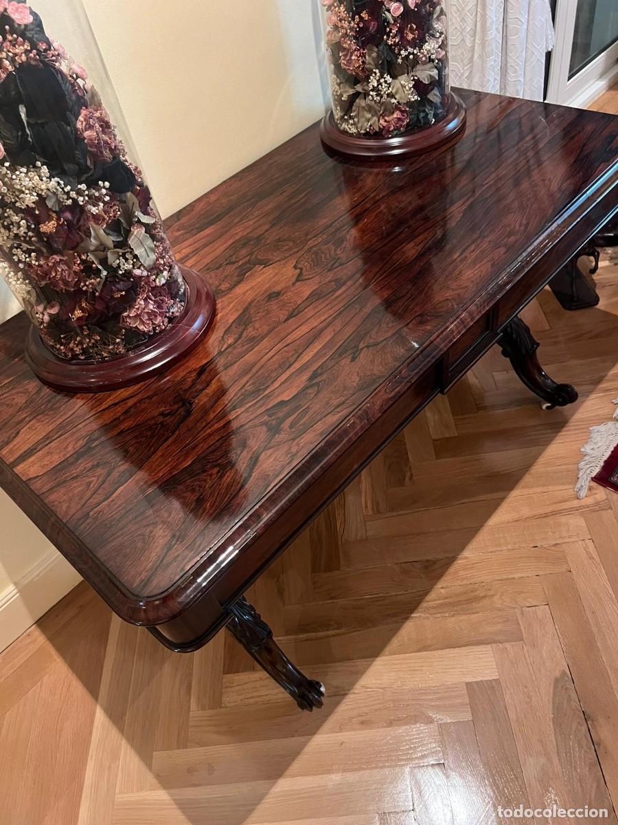 Antig&uuml;edades: Mesa en caoba con ruedas. - Foto 4