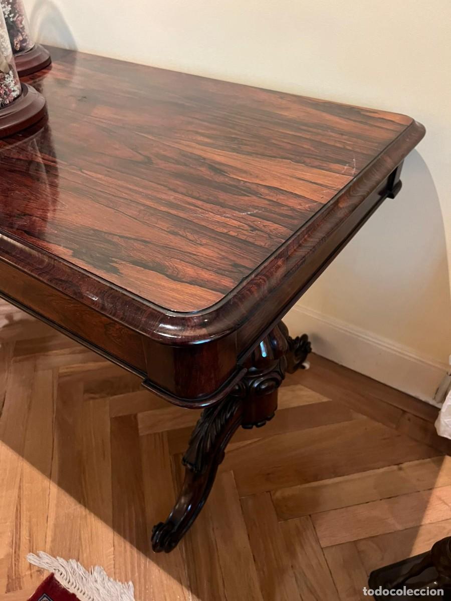 Antig&uuml;edades: Mesa en caoba con ruedas. - Foto 5