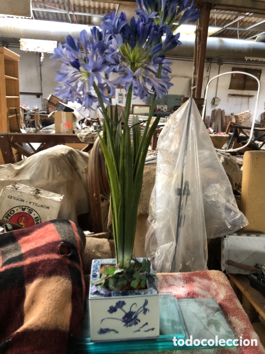 Antig&uuml;edades: macetero cuadrado chino con flores artificiales - Foto 1