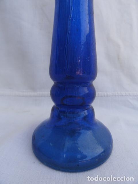 Antig&uuml;edades: JARRON VIOLETERO CRISTAL COLOR AZUL. - Foto 2