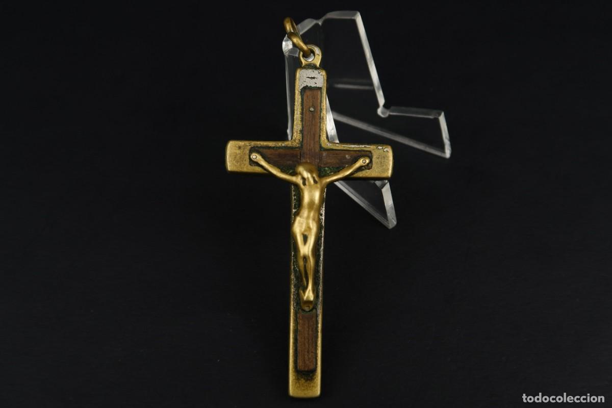 Antig&uuml;edades: Antiguo Crucifijo de Bronce y Madera - Foto 1