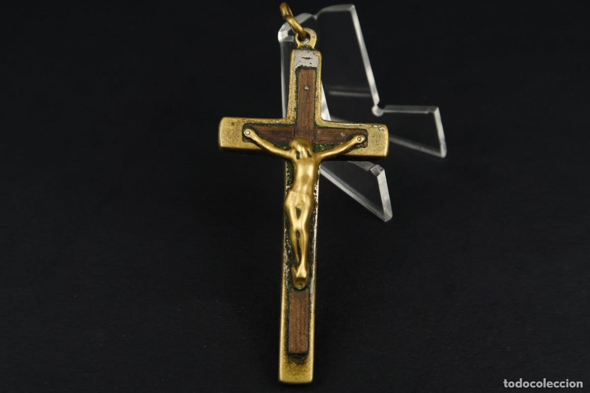 Antig&uuml;edades: Antiguo Crucifijo de Bronce y Madera - Foto 3