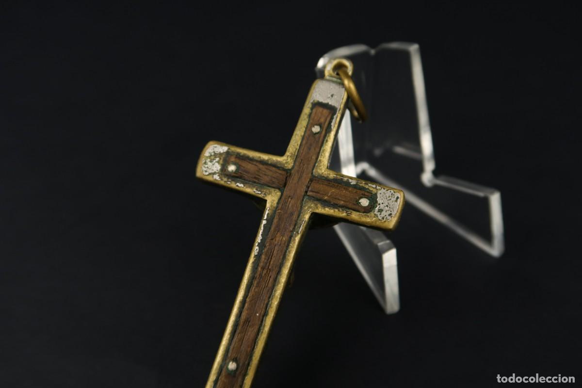 Antig&uuml;edades: Antiguo Crucifijo de Bronce y Madera - Foto 7