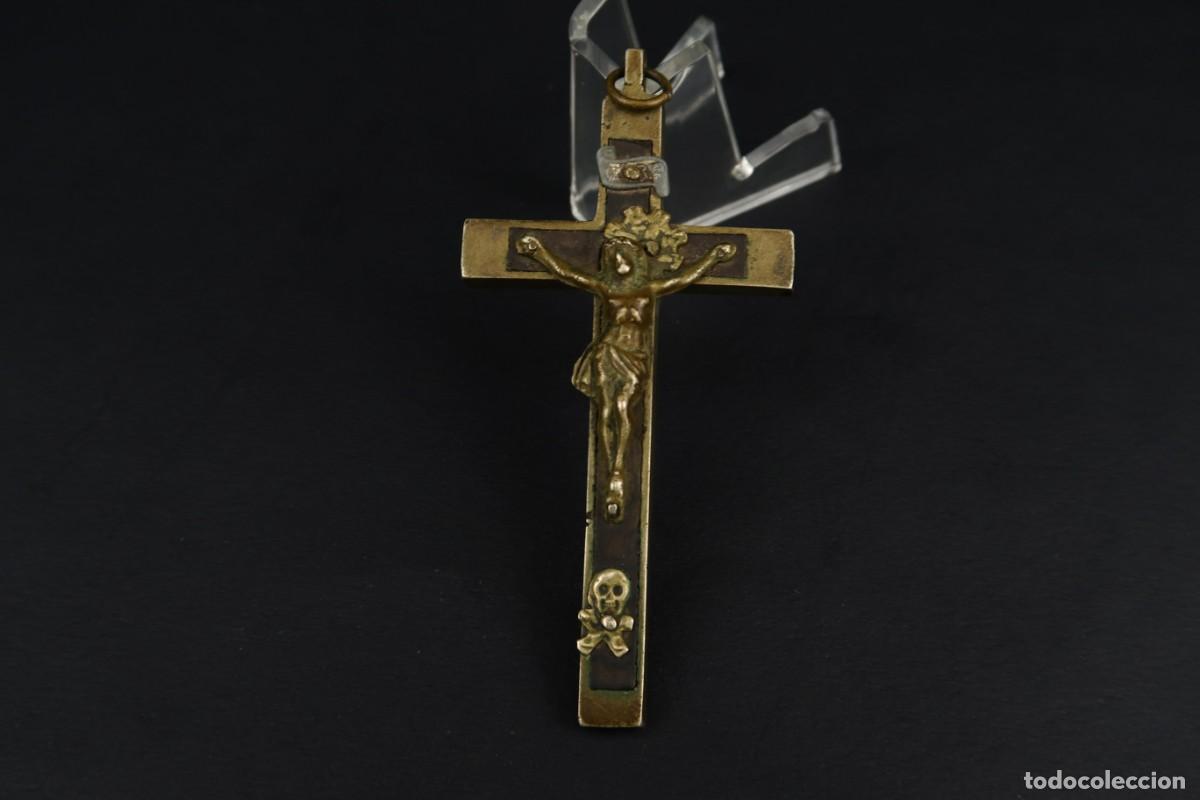 Antig&uuml;edades: Antiguo Crucifijo de Bronce y Madera - Foto 1