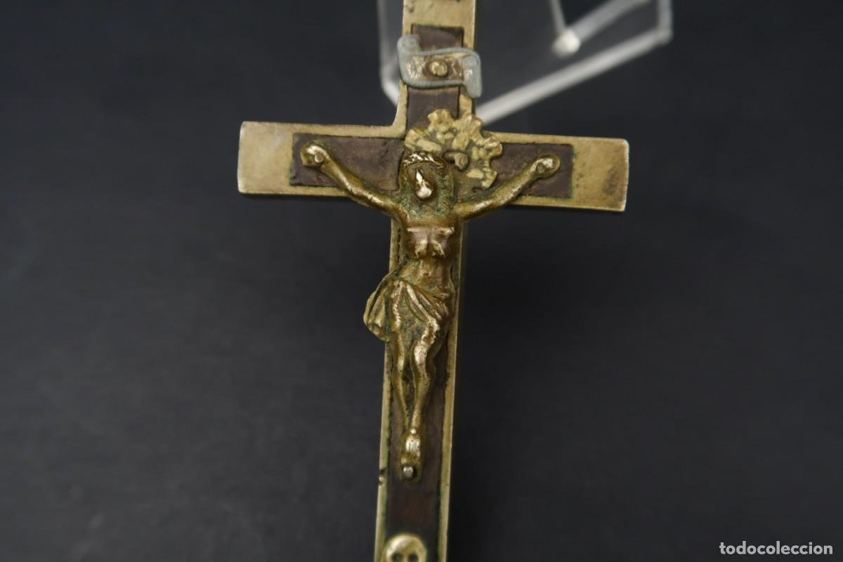 Antig&uuml;edades: Antiguo Crucifijo de Bronce y Madera - Foto 6