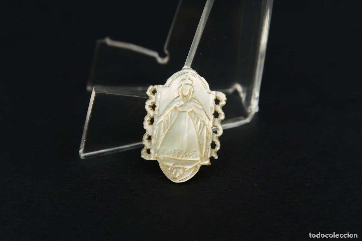 Antig&uuml;edades: Antigua Medalla Religiosa de Nacar - Foto 1