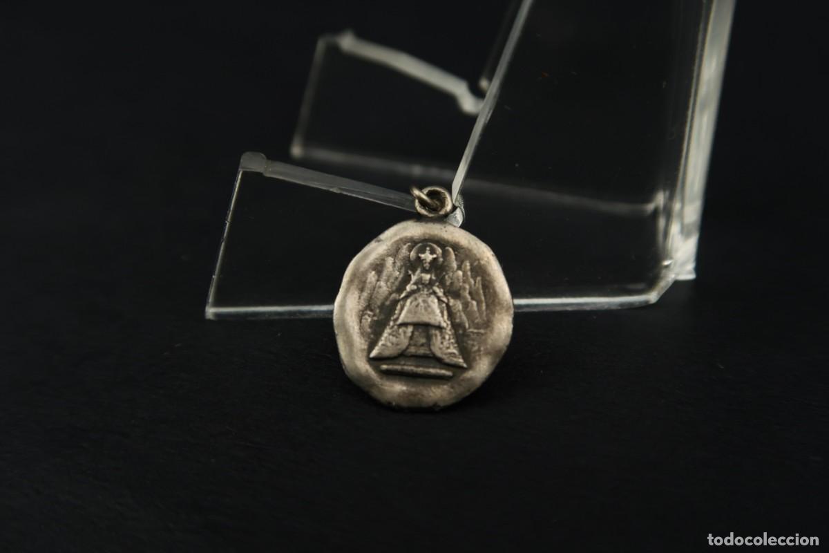 Antig&uuml;edades: Antigua Medalla Religiosa de Plata - Foto 2