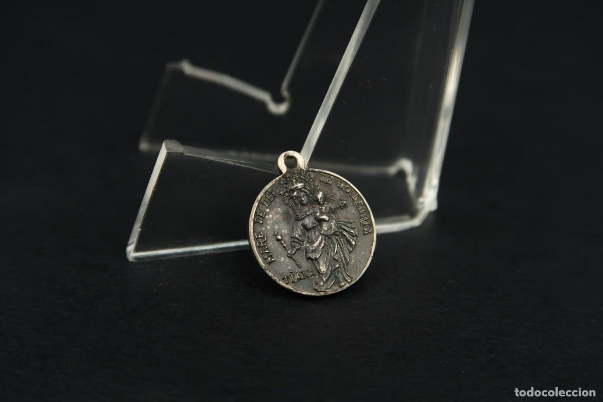 Antig&uuml;edades: Antigua Medalla Religiosa de Plata - Foto 2