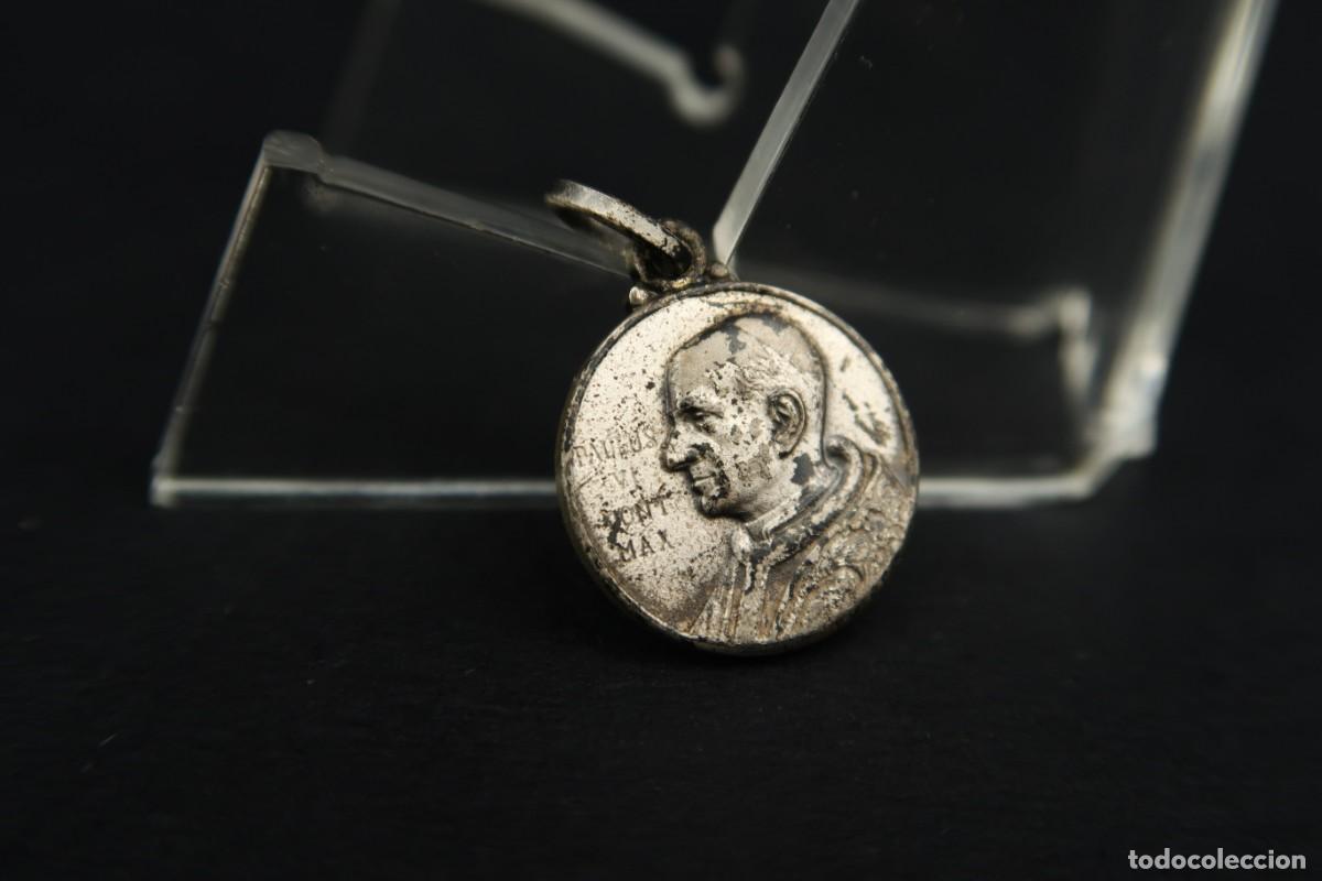 Antig&uuml;edades: Antigua Medalla Religiosa de Plata - Foto 2