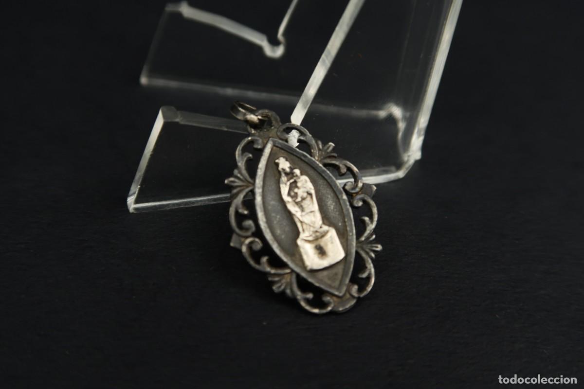 Antig&uuml;edades: Antigua Medalla Religiosa de Plata - Foto 2