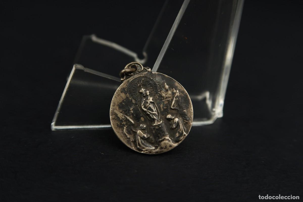 Antig&uuml;edades: Antigua Medalla Religiosa de Plata - Foto 2