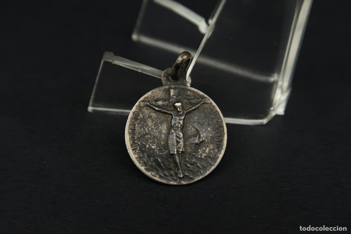 Antig&uuml;edades: Antigua Medalla Religiosa de Plata - Foto 2