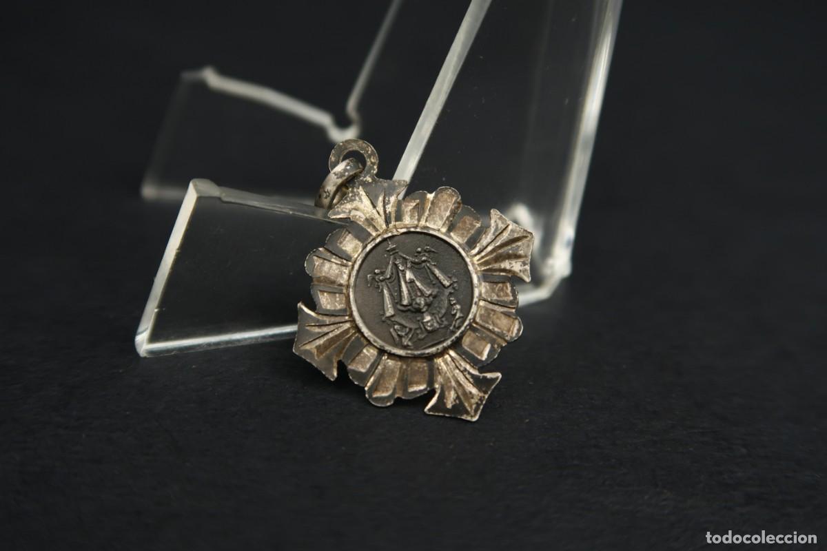 Antig&uuml;edades: Antigua Medalla Religiosa de Plata - Foto 1