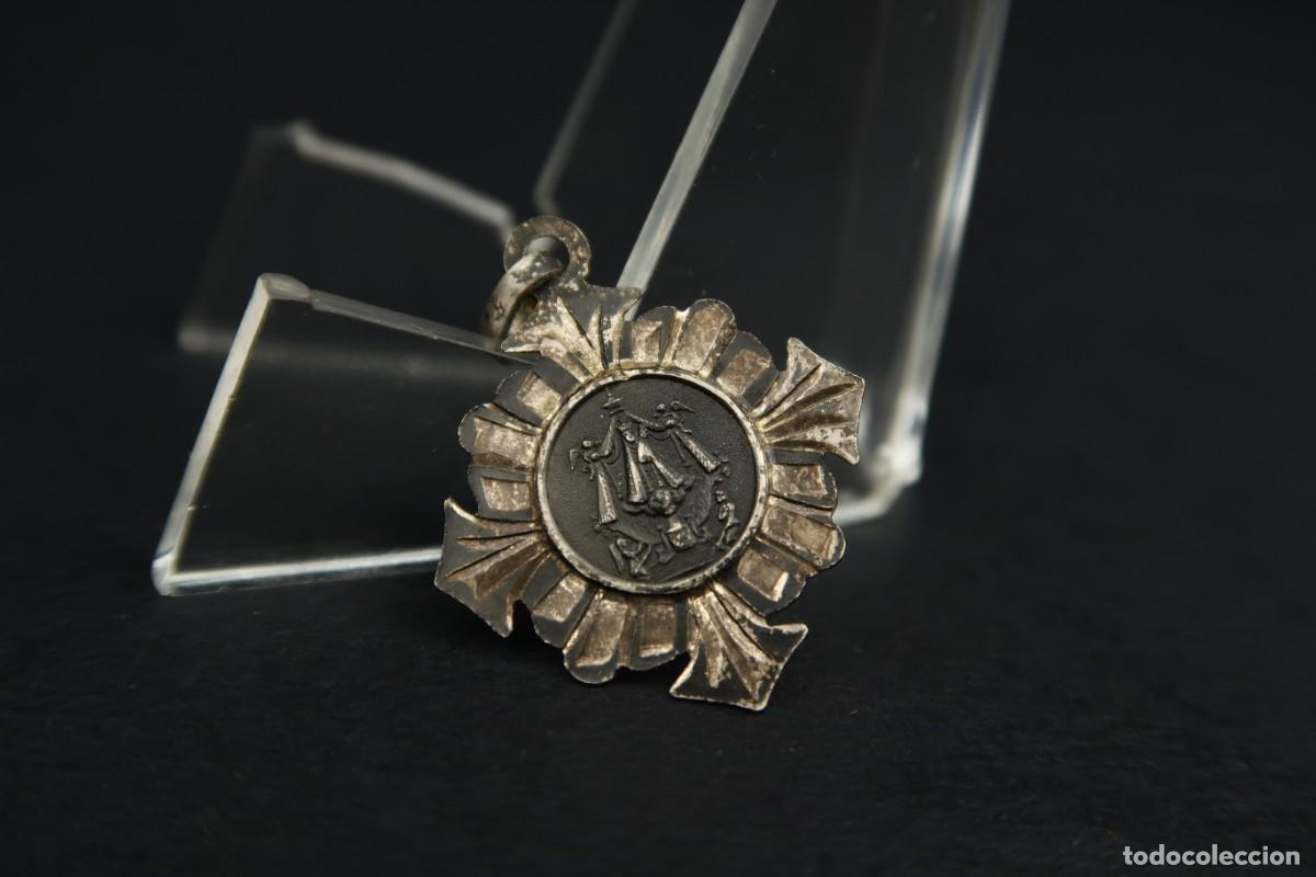 Antig&uuml;edades: Antigua Medalla Religiosa de Plata - Foto 3