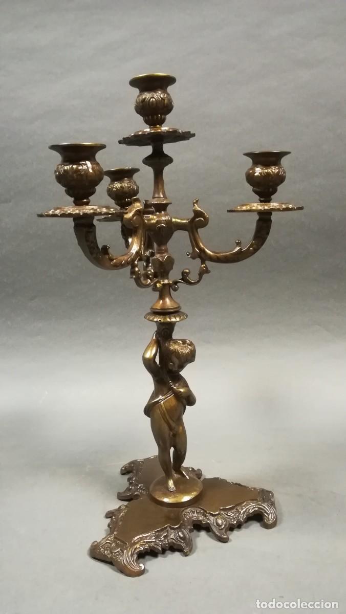 Antig&uuml;edades: CANDELABRO R&Eacute;PLICA DE BRONCE PATINADO - Foto 1