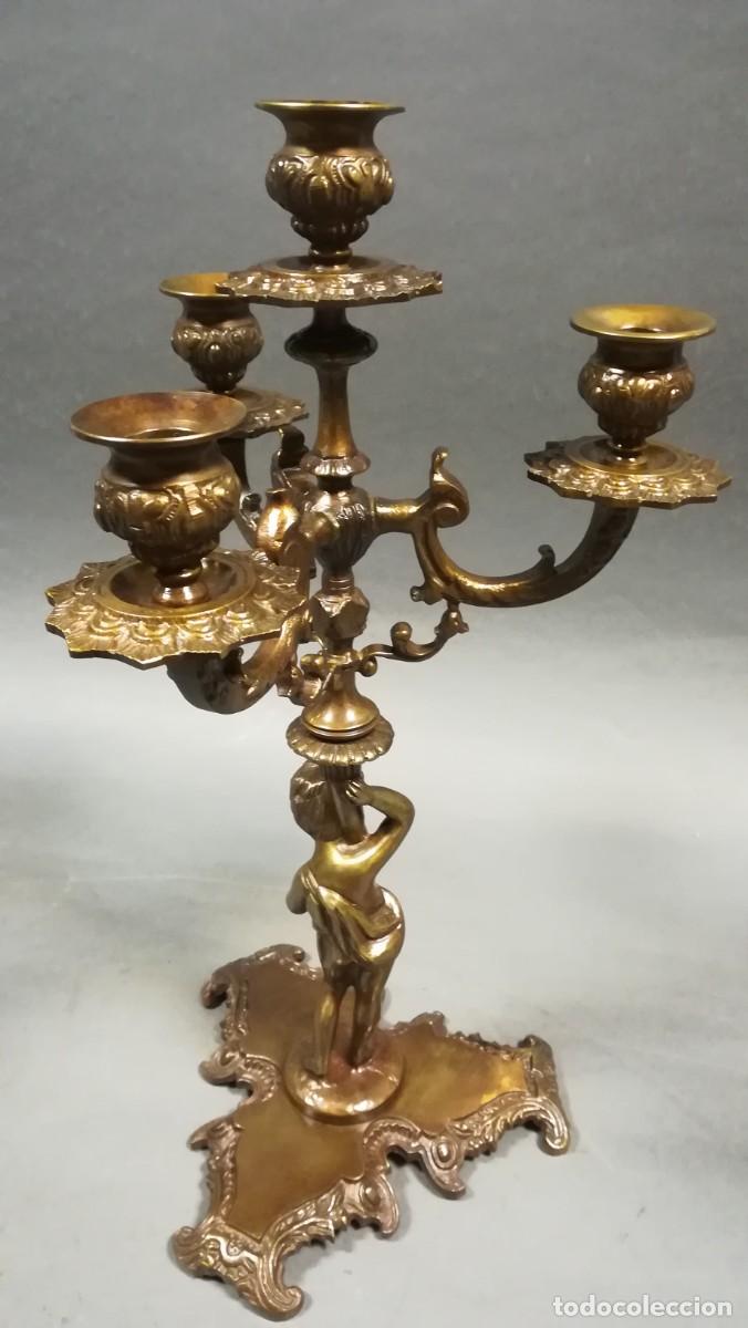Antig&uuml;edades: CANDELABRO R&Eacute;PLICA DE BRONCE PATINADO - Foto 3