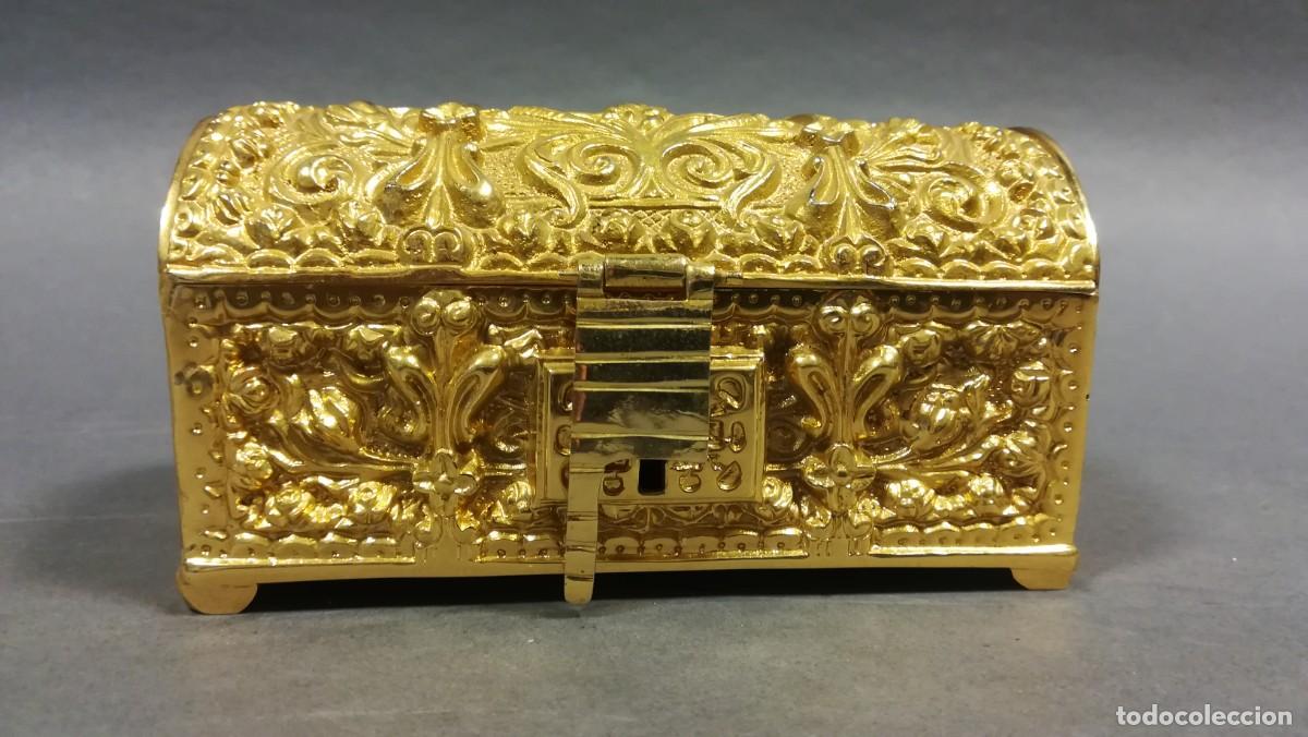 Antig&uuml;edades: COFRE DE BRONCE CON BA&Ntilde;O DE ORO - Foto 1