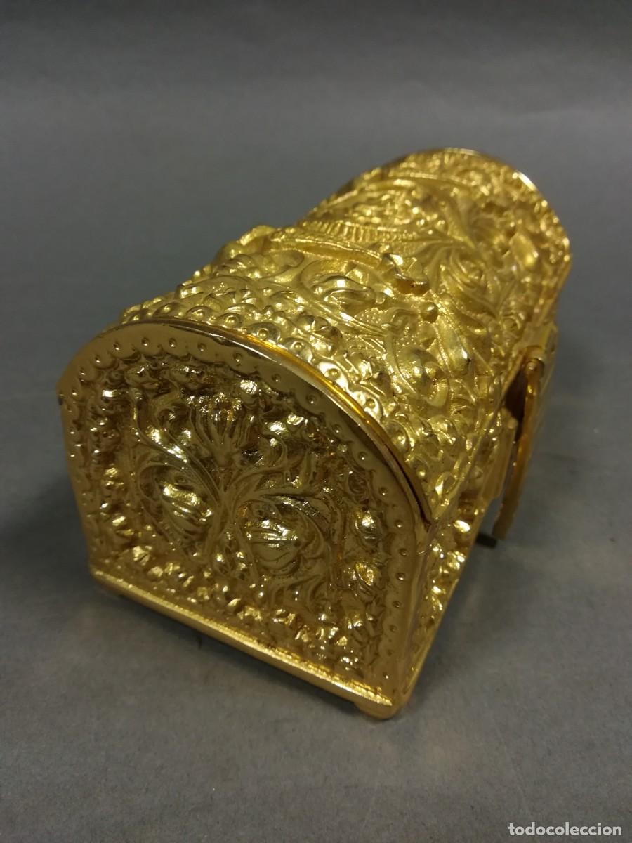 Antig&uuml;edades: COFRE DE BRONCE CON BA&Ntilde;O DE ORO - Foto 2