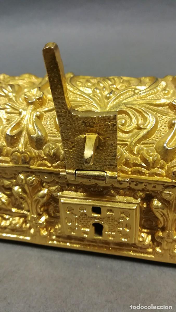 Antig&uuml;edades: COFRE DE BRONCE CON BA&Ntilde;O DE ORO - Foto 7