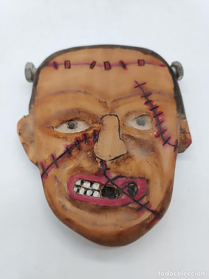 Antig&uuml;edades: Original m&aacute;scara antigua de madera tallada con forma de Frankenstein - Foto 2