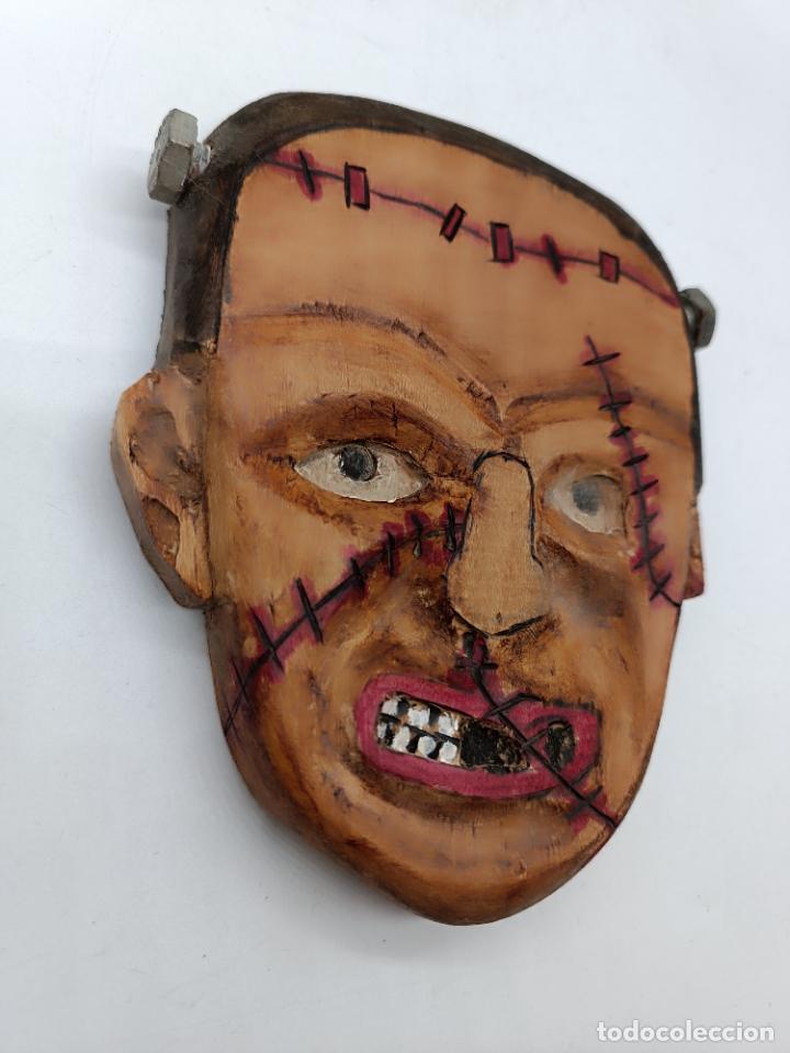 Antig&uuml;edades: Original m&aacute;scara antigua de madera tallada con forma de Frankenstein - Foto 3