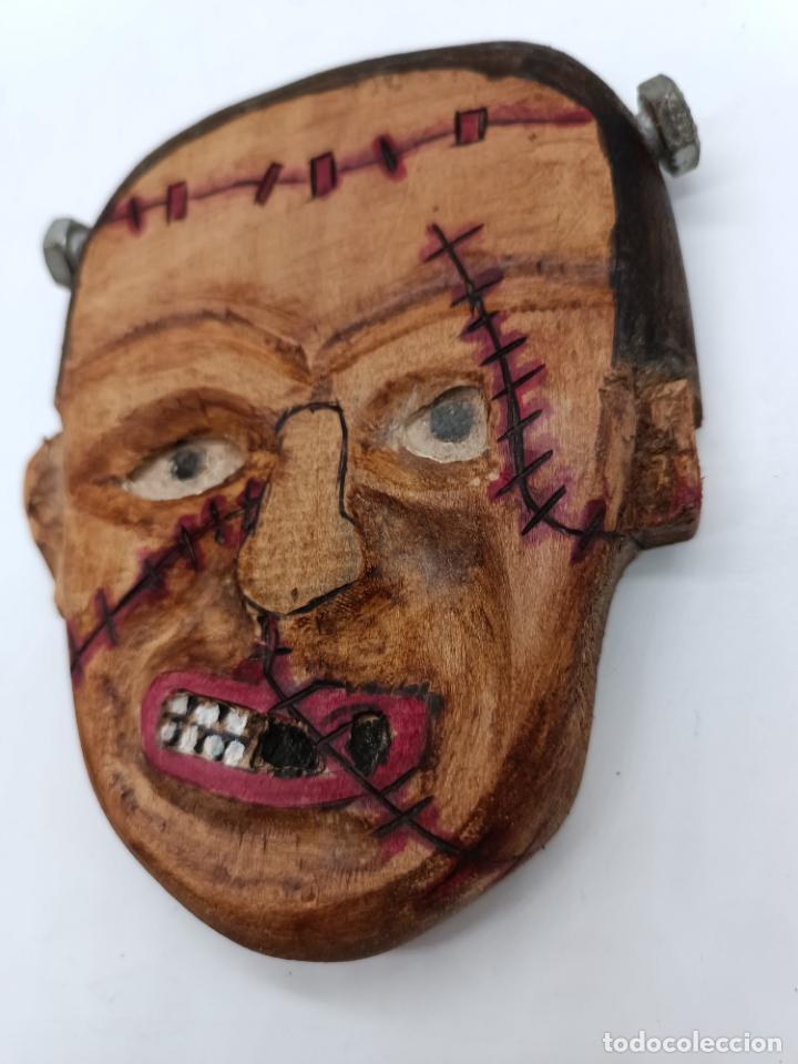 Antig&uuml;edades: Original m&aacute;scara antigua de madera tallada con forma de Frankenstein - Foto 4
