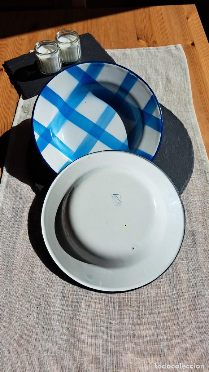 Antig&uuml;edades: Dos PLATOS Hierro Esmaltado Marca Sal - Foto 2