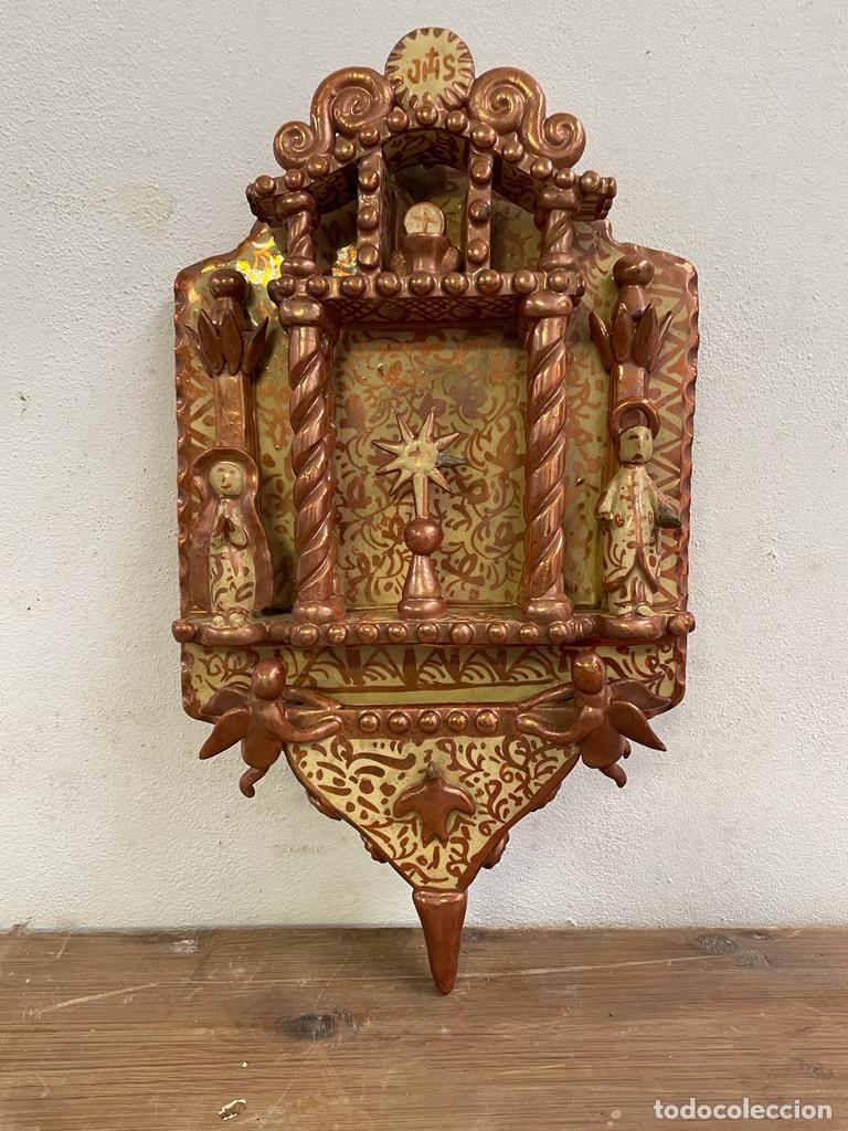 Antig&uuml;edades: Pila benditera representando un altar. - Foto 1