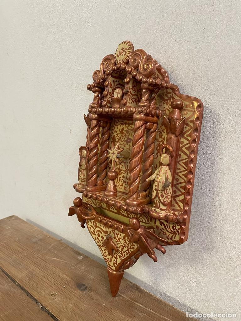 Antig&uuml;edades: Pila benditera representando un altar. - Foto 3