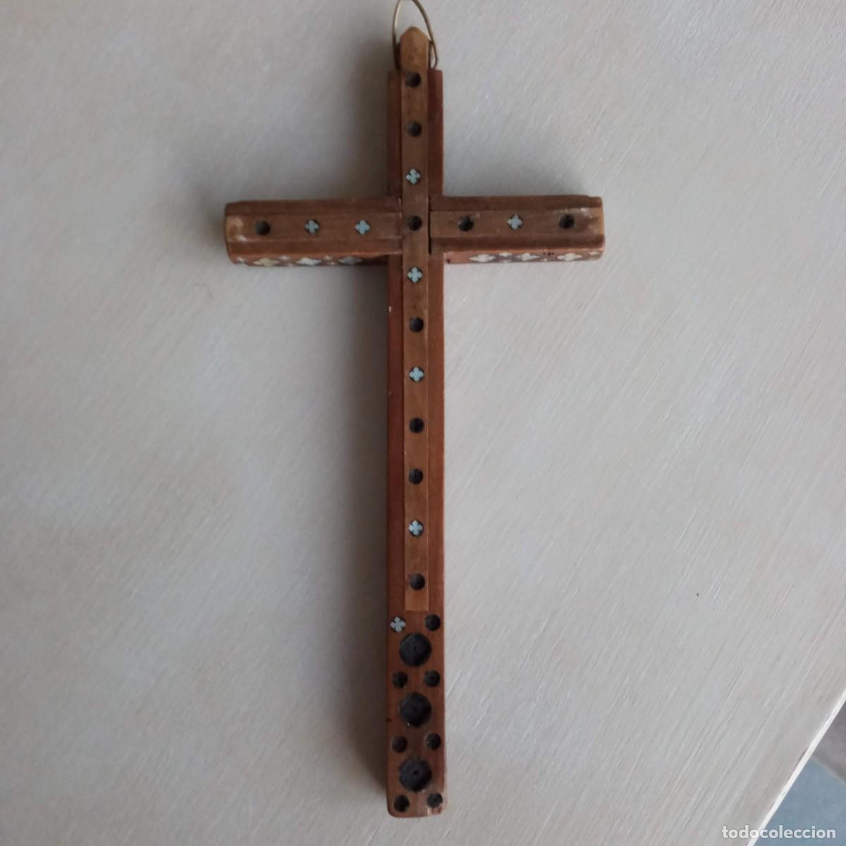 Antig&uuml;edades: Cruz de madera con incrustaciones en n&aacute;car - Foto 4