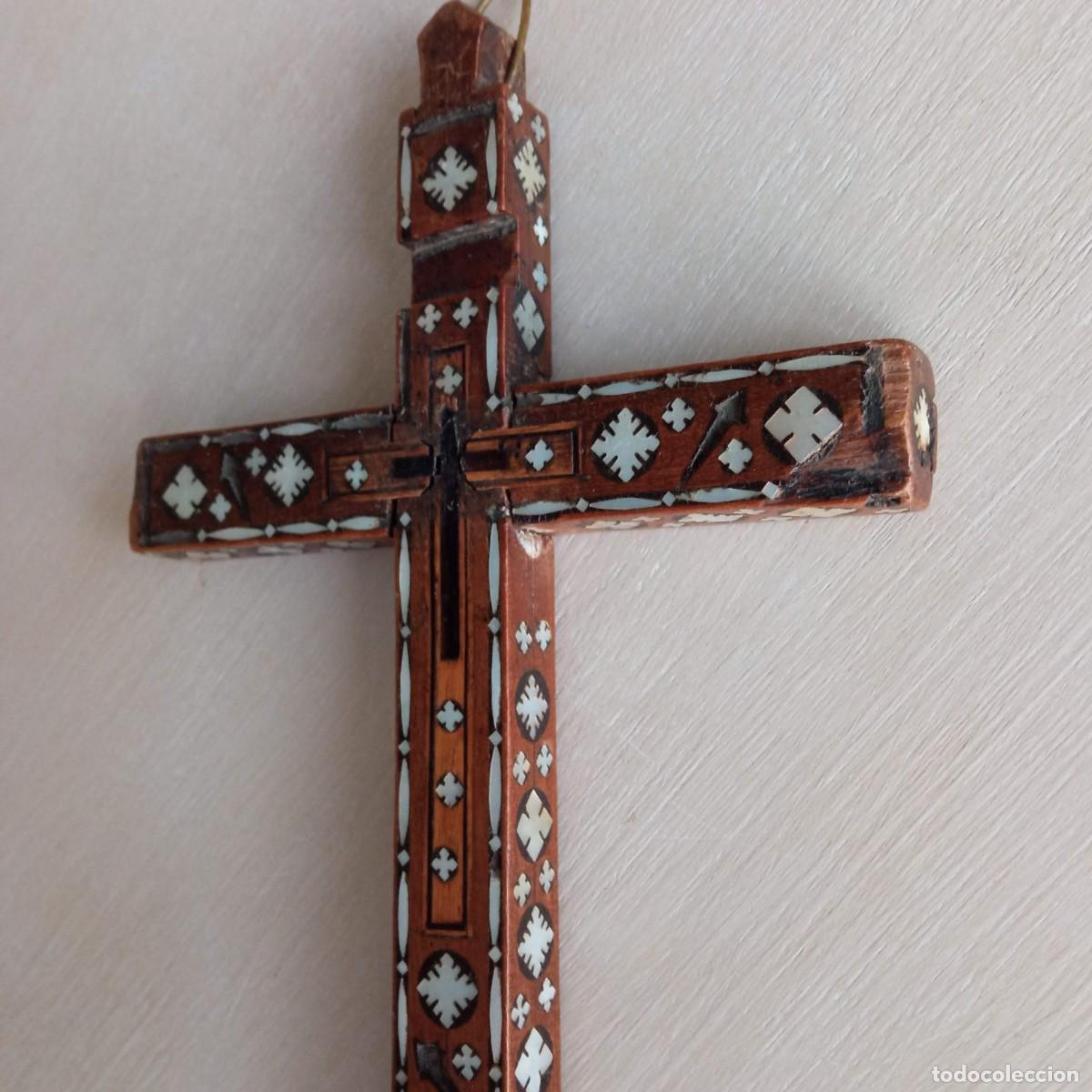 Antig&uuml;edades: Cruz de madera con incrustaciones en n&aacute;car - Foto 7