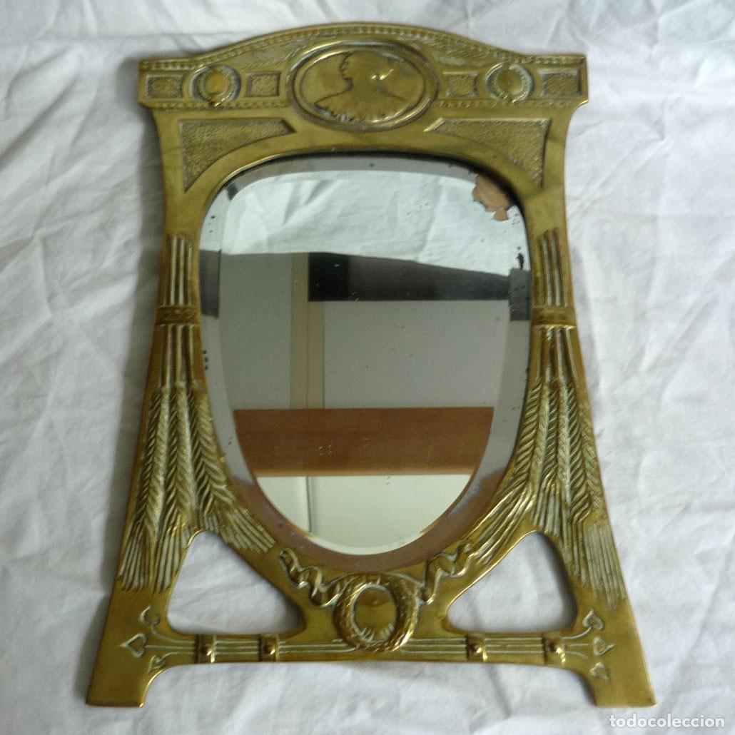 Antig&uuml;edades: Espejo de bronce modernista cristal biselado - Foto 1