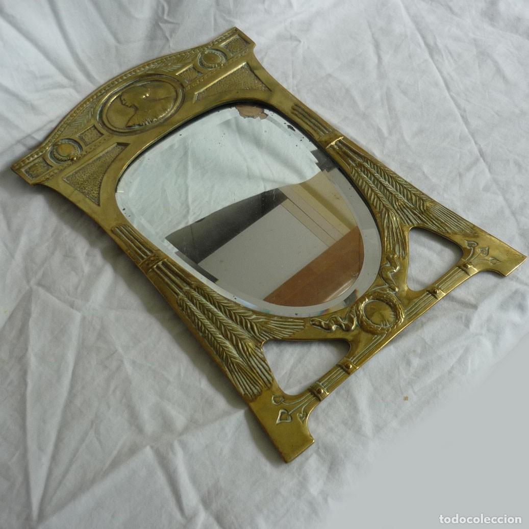 Antig&uuml;edades: Espejo de bronce modernista cristal biselado - Foto 2