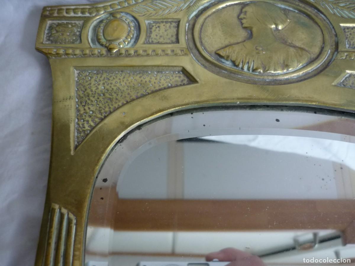 Antig&uuml;edades: Espejo de bronce modernista cristal biselado - Foto 6