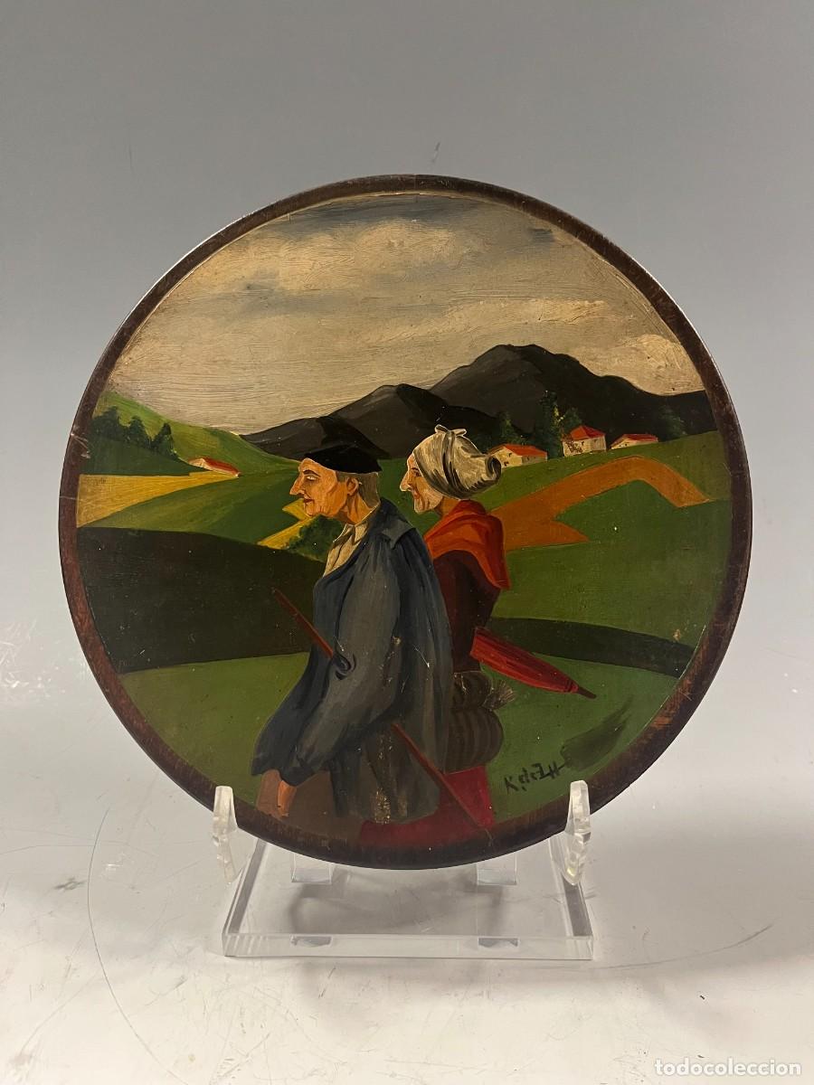 Antig&uuml;edades: PLATO ANTIGUO DE MADERA PINTADO - Foto 1