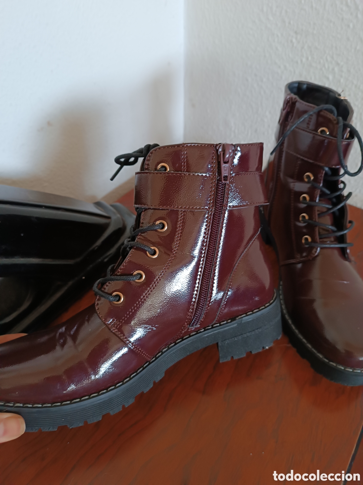 Antig&uuml;edades: Botines de Charol burdeos - Foto 2