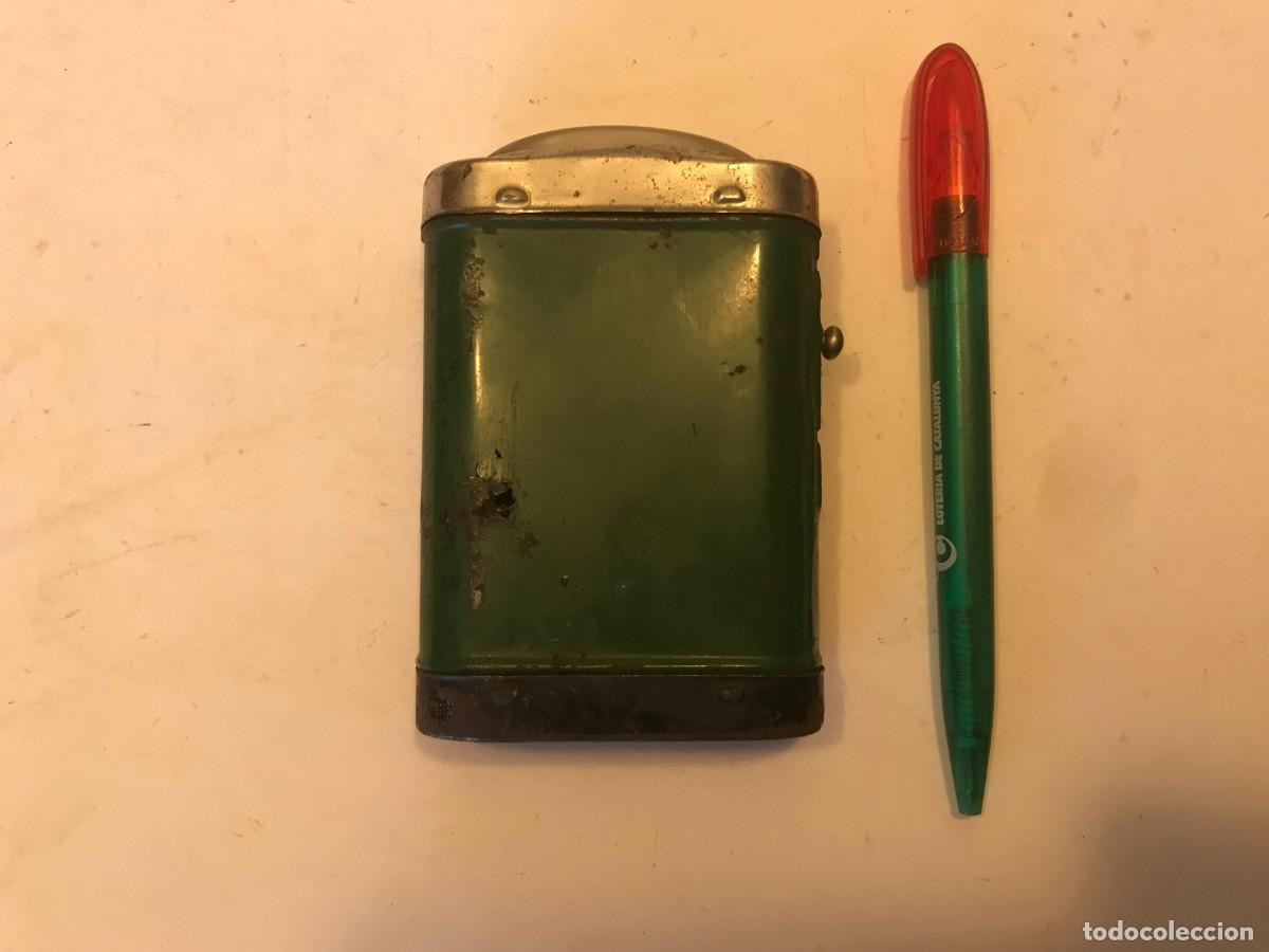 Antig&uuml;edades: Linterna de petaca antigua tipo lupa de metal - Foto 1
