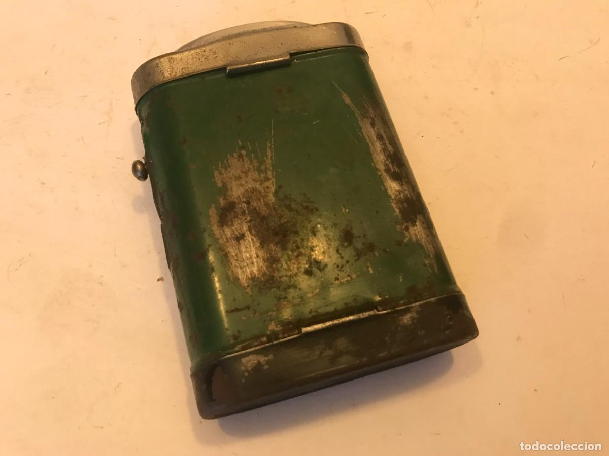 Antig&uuml;edades: Linterna de petaca antigua tipo lupa de metal - Foto 3