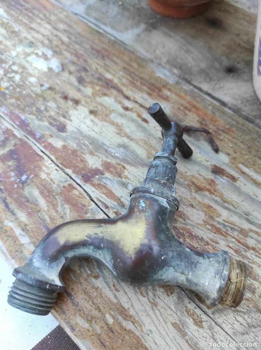 Antig&uuml;edades: Grifo de laton - Foto 2