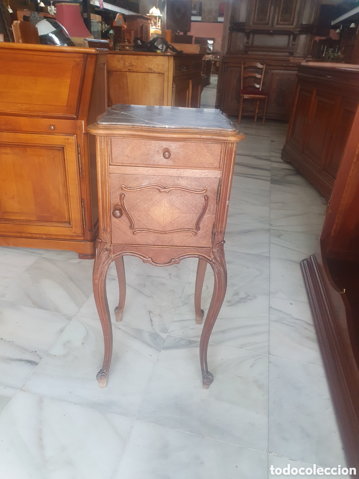 Antig&uuml;edades: Mesita de noche - Foto 1