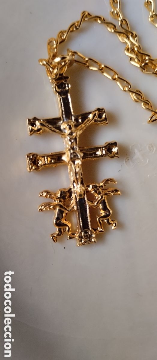 Antig&uuml;edades: CRUZ DE CARAVACA DORADA CON CADENA - Foto 1