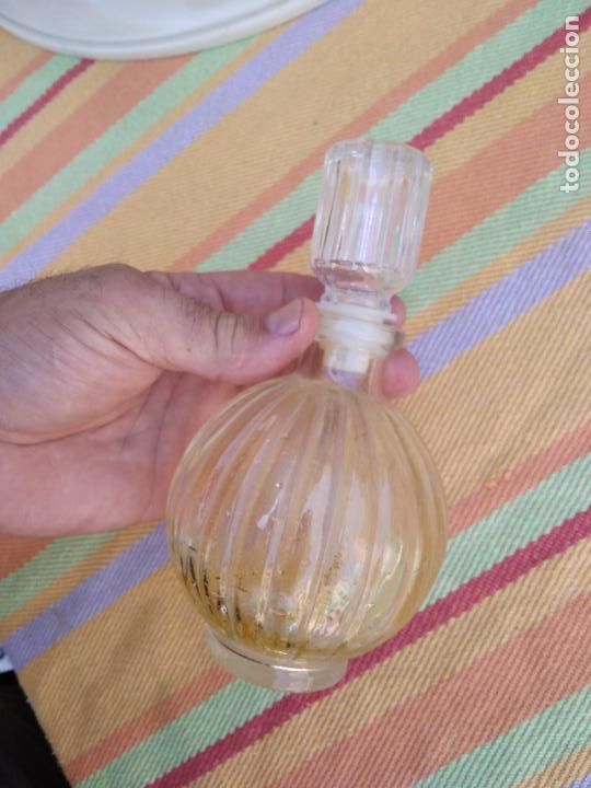 Antig&uuml;edades: Botella francesa de perfume. Vitrina 15 - Foto 2