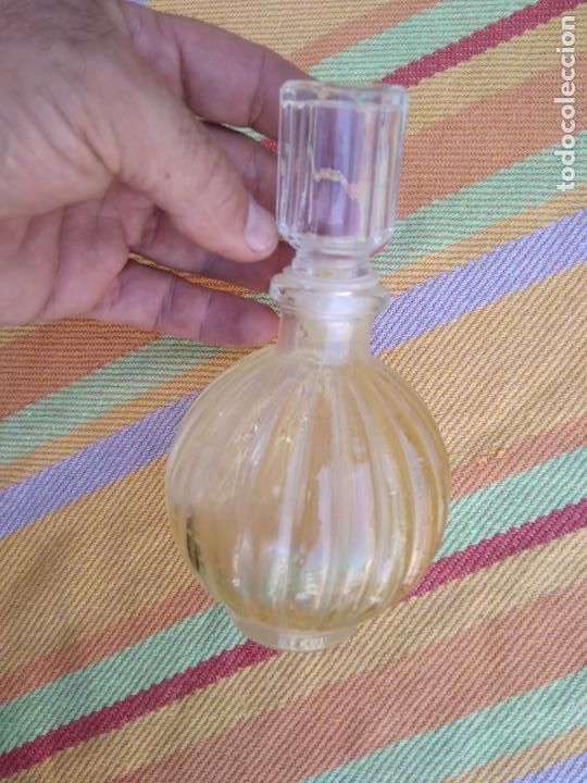 Antig&uuml;edades: Botella francesa de perfume. Vitrina 15 - Foto 1