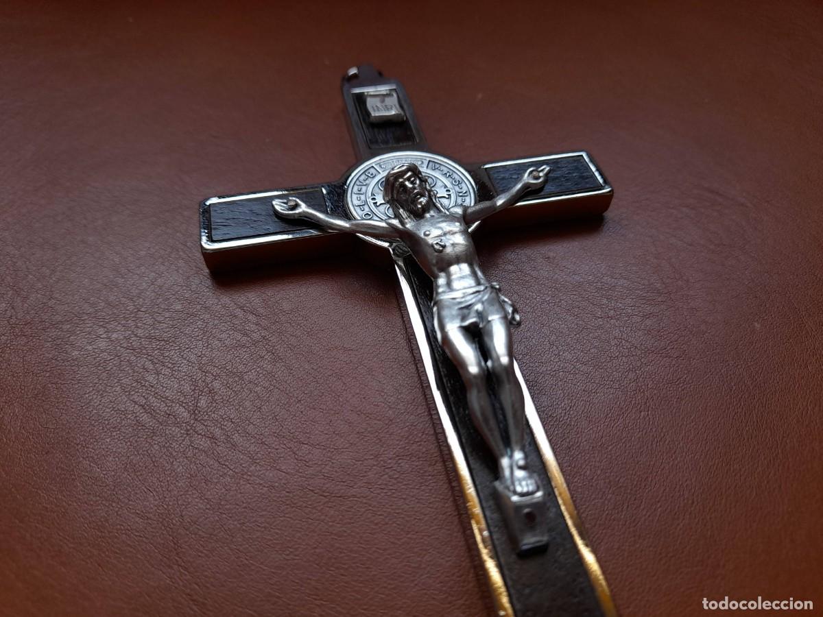 Antig&uuml;edades: Cruz de San Benito en metal y madera - Foto 3
