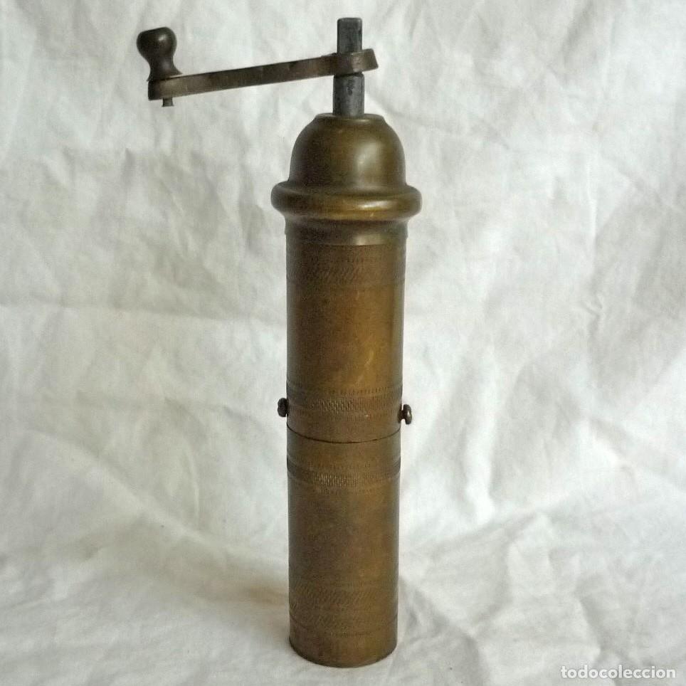 Antiquit&eacute;s: Molinillo de pimienta de bronce o lat&oacute;n Grecia