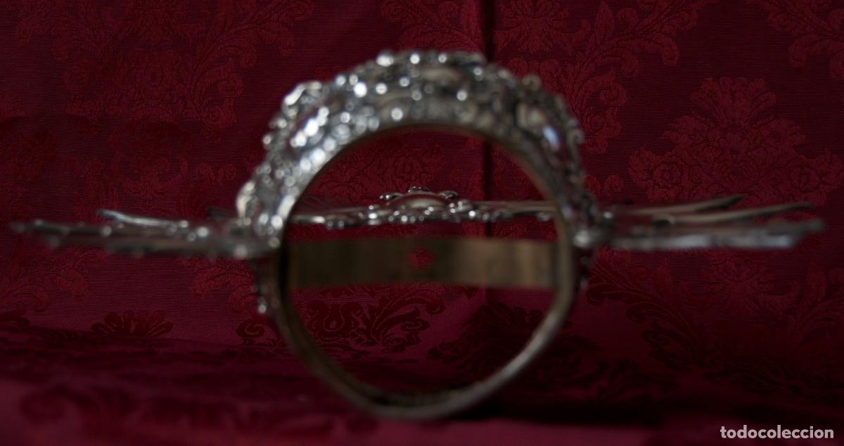 Antig&uuml;edades: Corona de plata con canasto de estilo rocalla. - Foto 4