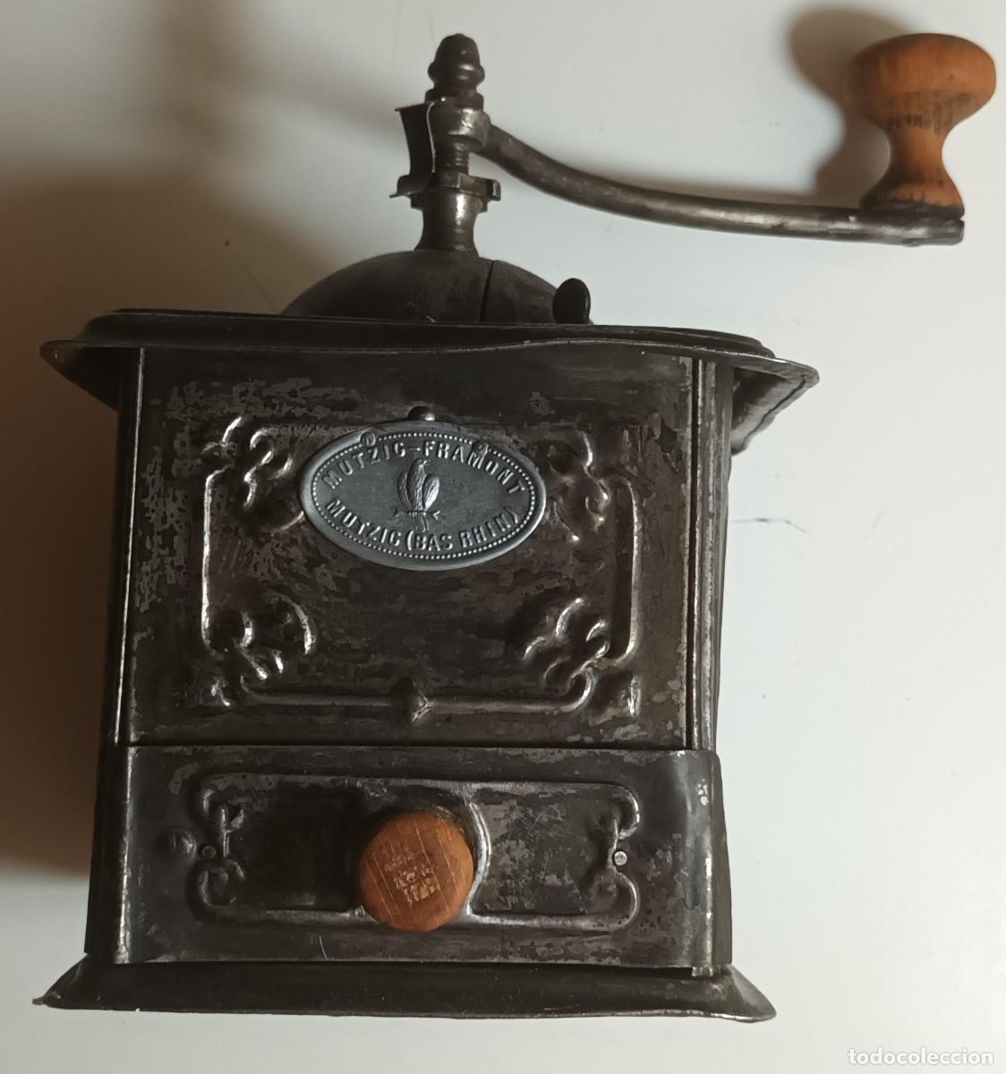 Antig&uuml;edades: ANTIGUO MOLINILLO DE CAF&Eacute; DE LAT&Oacute;N MARCA MUTZIG FRAMONT (BAS RHIN) - Foto 1