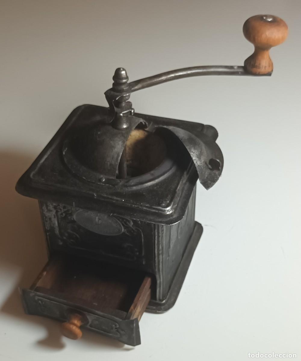 Antig&uuml;edades: ANTIGUO MOLINILLO DE CAF&Eacute; DE LAT&Oacute;N MARCA MUTZIG FRAMONT (BAS RHIN) - Foto 3